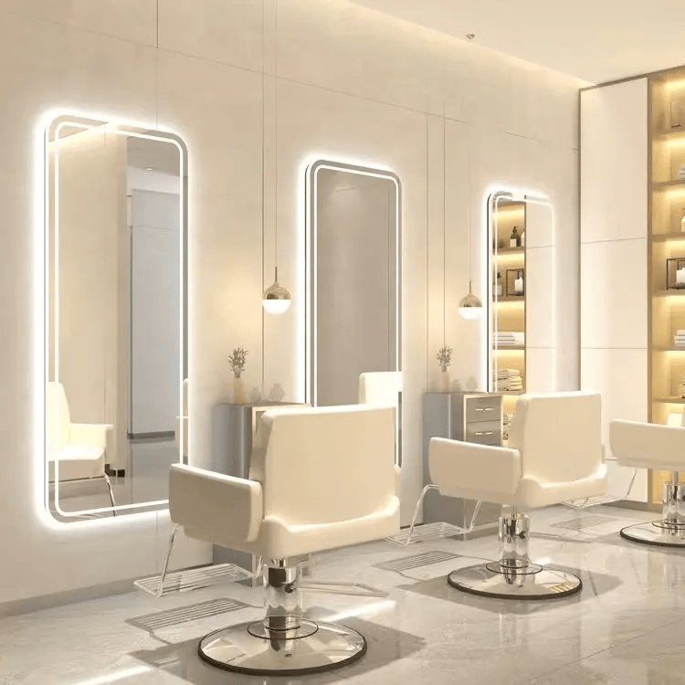 Αναβαθμίστε την εμπειρία του κομμωτηρίου σας με καθρέπτες υψηλής αισθητικής, εξοπλισμένους με κρυφό φωτισμό LED και έξυπνες λειτουργίες. Προσφέρουν ιδανικό φωτισμό για άψογο styling, ενώ η smart τεχνολογία επιτρέπει τον έξυπνο έλεγχο της φωτεινότητας προσδίδοντας μοντέρνα και επαγγελματική αίσθηση στον χώρο σας.