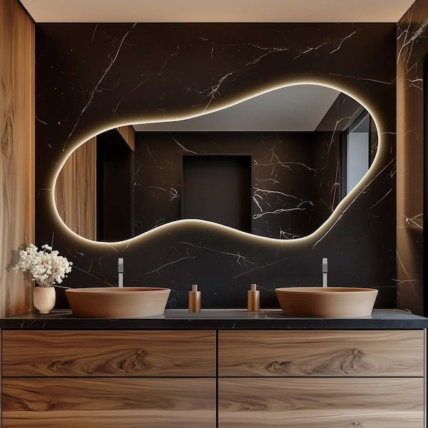 Καθρέπτης μπάνιου κρεμαστός σε σχήμα βότσαλο με φωτισμό led και διακόπτη on/off με τεχνολογία αφής με dimmer για ρύθμιση της φωτεινότητας και smart λειτουργείες Δυνατότητα επιλογής διαστάσεων και χρώματος φωτισμού θερμού, ψυχρού ή RGB (όλα τα χρώματα της ίριδας) με τηλεχειρισμό